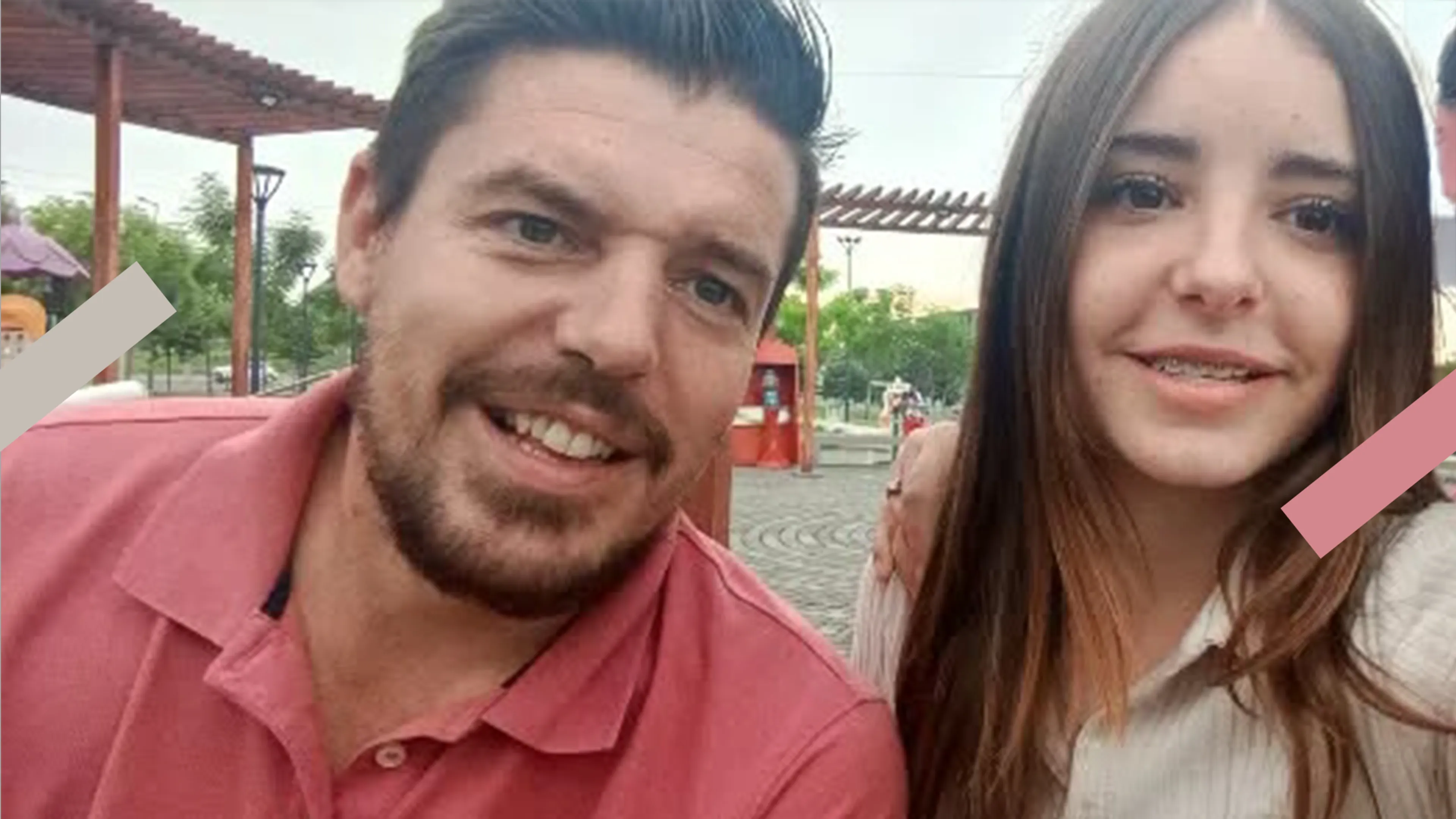 Anna maakt al lachend samen met haar vader een selfie.