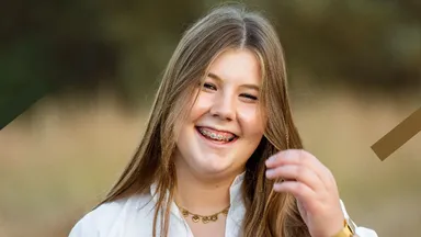 Amélie (17) wil later zangeres worden: 'Ik hoop dat mensen zich door mijn muziek gezien voelen'