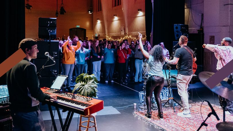 Bekijk hier de foto's van de BEAM Worshipnight!