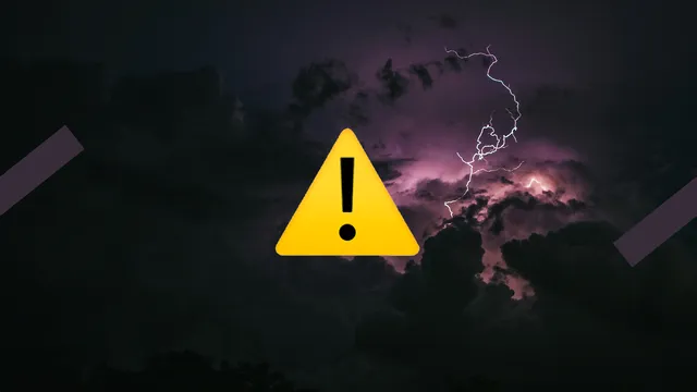 Op de afbeelding is een donkere, dreigende lucht te zien met daarin een fikse bliksemschicht.