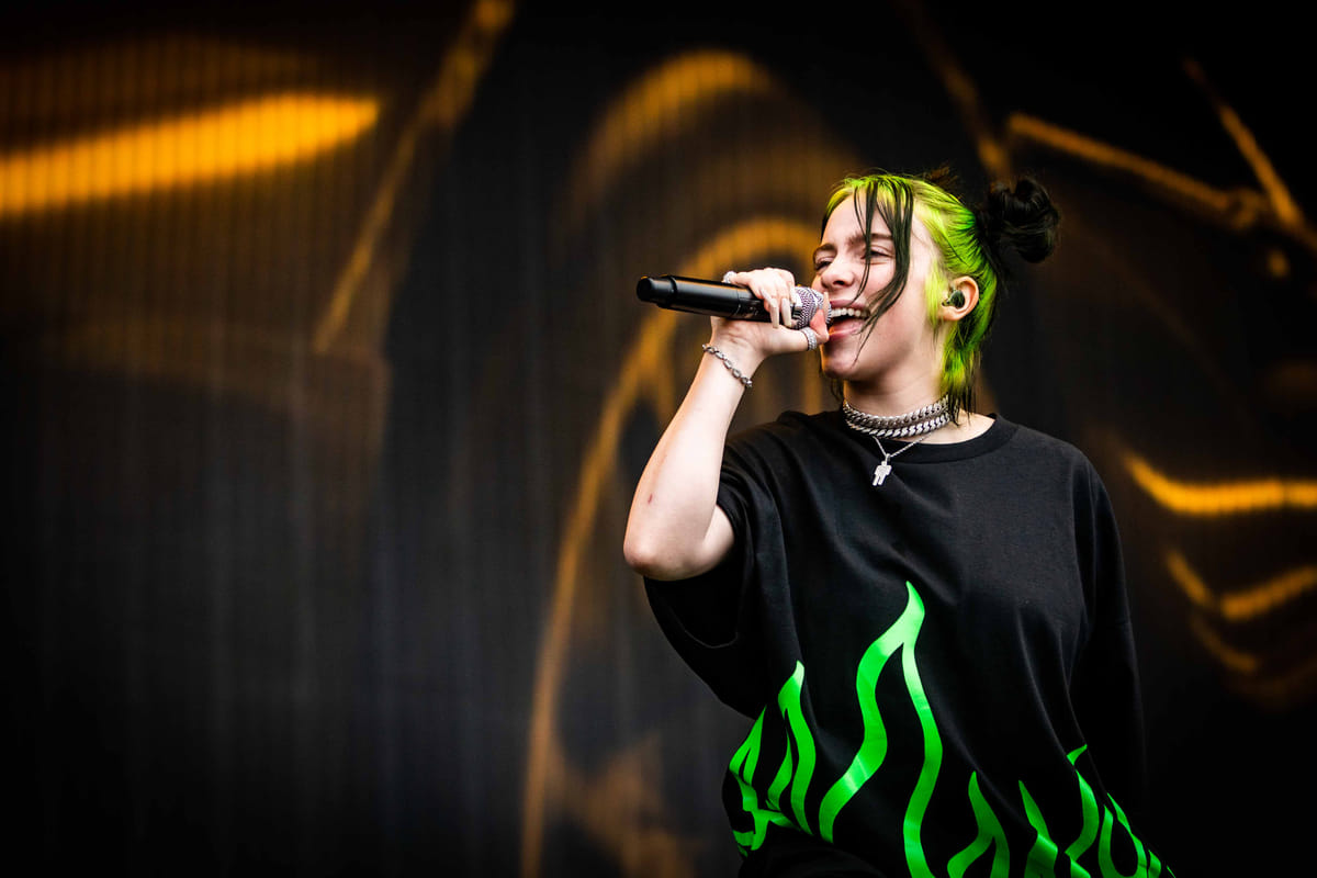 Billie Eilish over haar opvoeding: “Ik was als kind supergelovig”