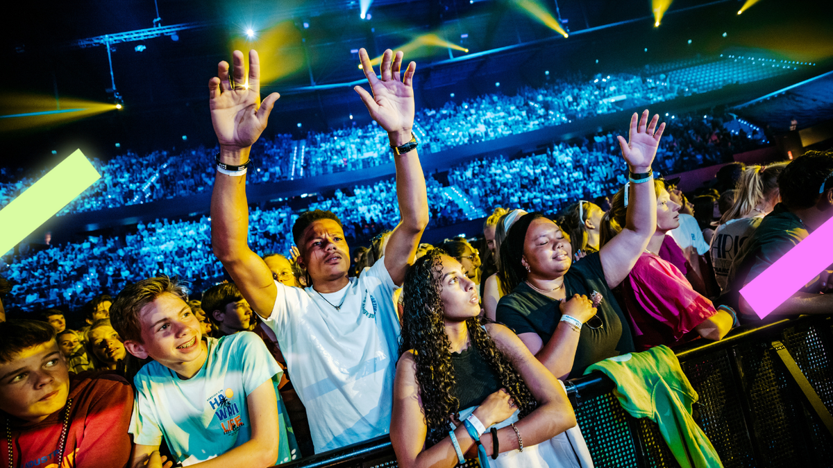 ZIEN: 15.000 jongeren zingen 'Jezus Overwinnaar' tijdens de EO-Jongerendag 2023