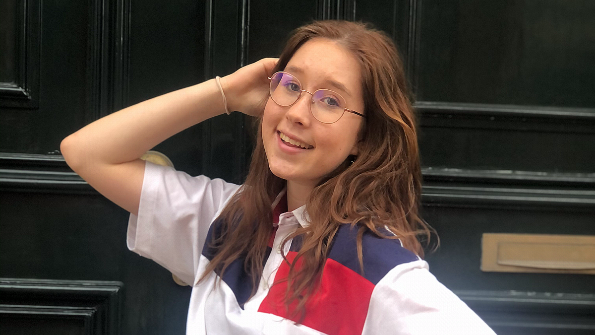 Maaike (15) zit in quarantaine met corona: "Door God voel ik me minder alleen"