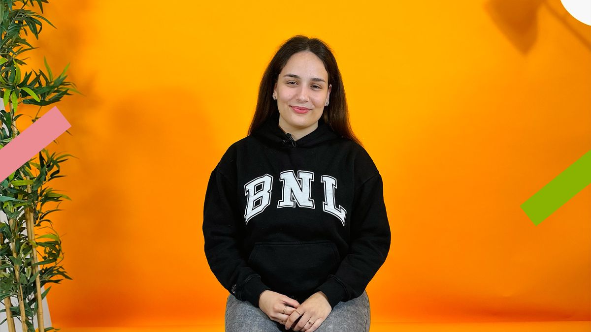 Jasmina (20) is half Nederlands, half Marokkaans en christelijk: 'online krijg ik veel haat'
