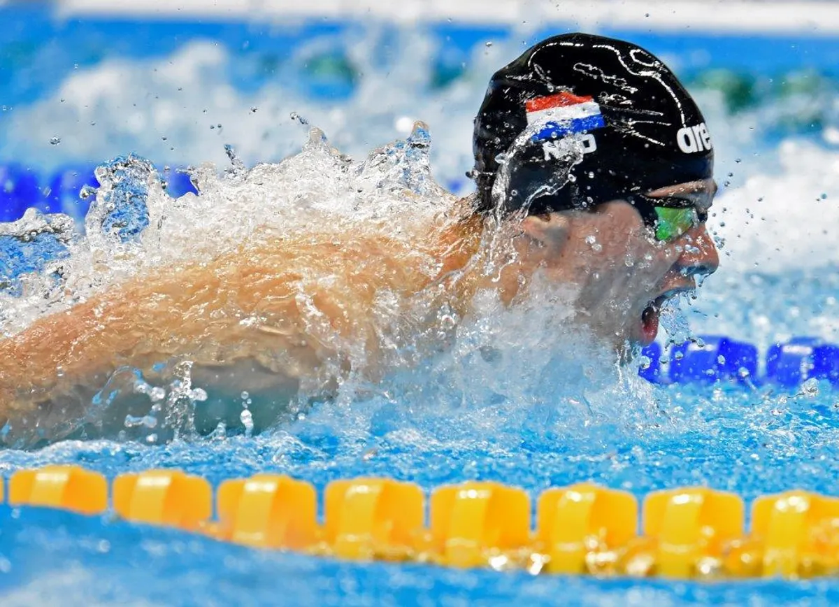 Olivier is de snelste zwemmer ter wereld met één been - EO BEAM