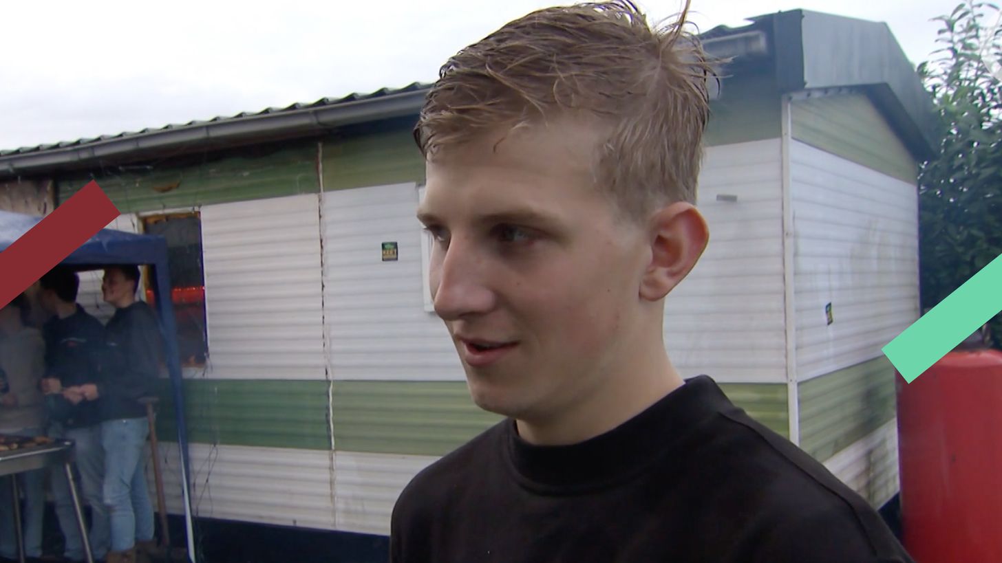 Niels (20) is op zaterdag in de keet, zondag in de kerk: ‘beide zijn belangrijk voor me’