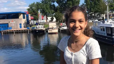 Mirre vindt het lastig om Bijbel te lezen: “Ik raak snel afgeleid door mijn telefoon”