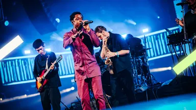 TERUGKIJKEN: TYPHOON met Zandloper LIVE vanaf de EO-JONGERENDAG 2023!