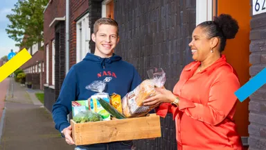Jayden (18) helpt zijn buren aan eten: 'Geen kind mag met honger gaan slapen'