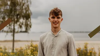Christian (17) vertelt in Albufeira over God: ‘Dronken mensen zijn opener’