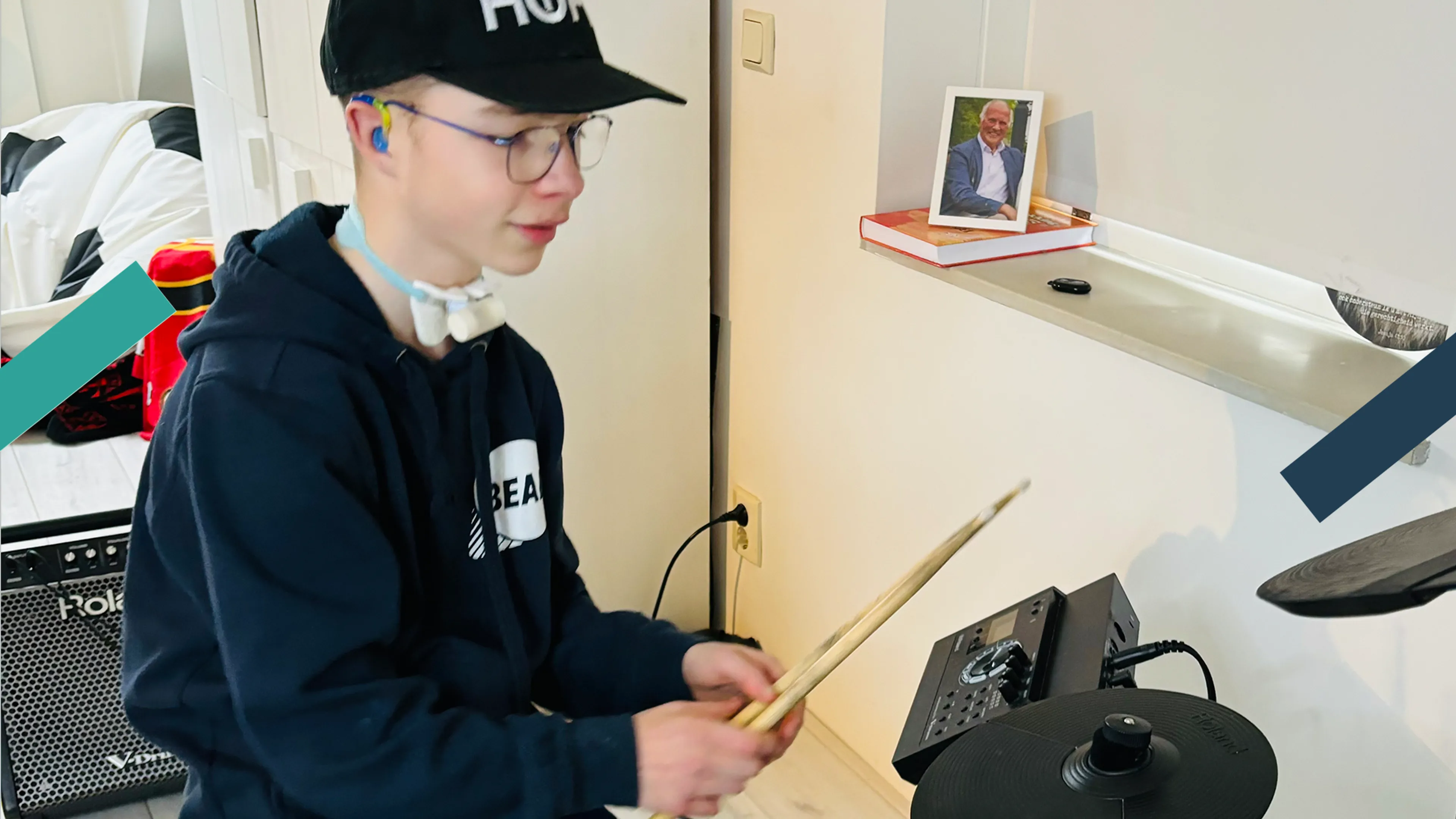 Levi (13) wil doorbreken als worshipdrummer: ‘Ik heb dit talent van God gekregen’