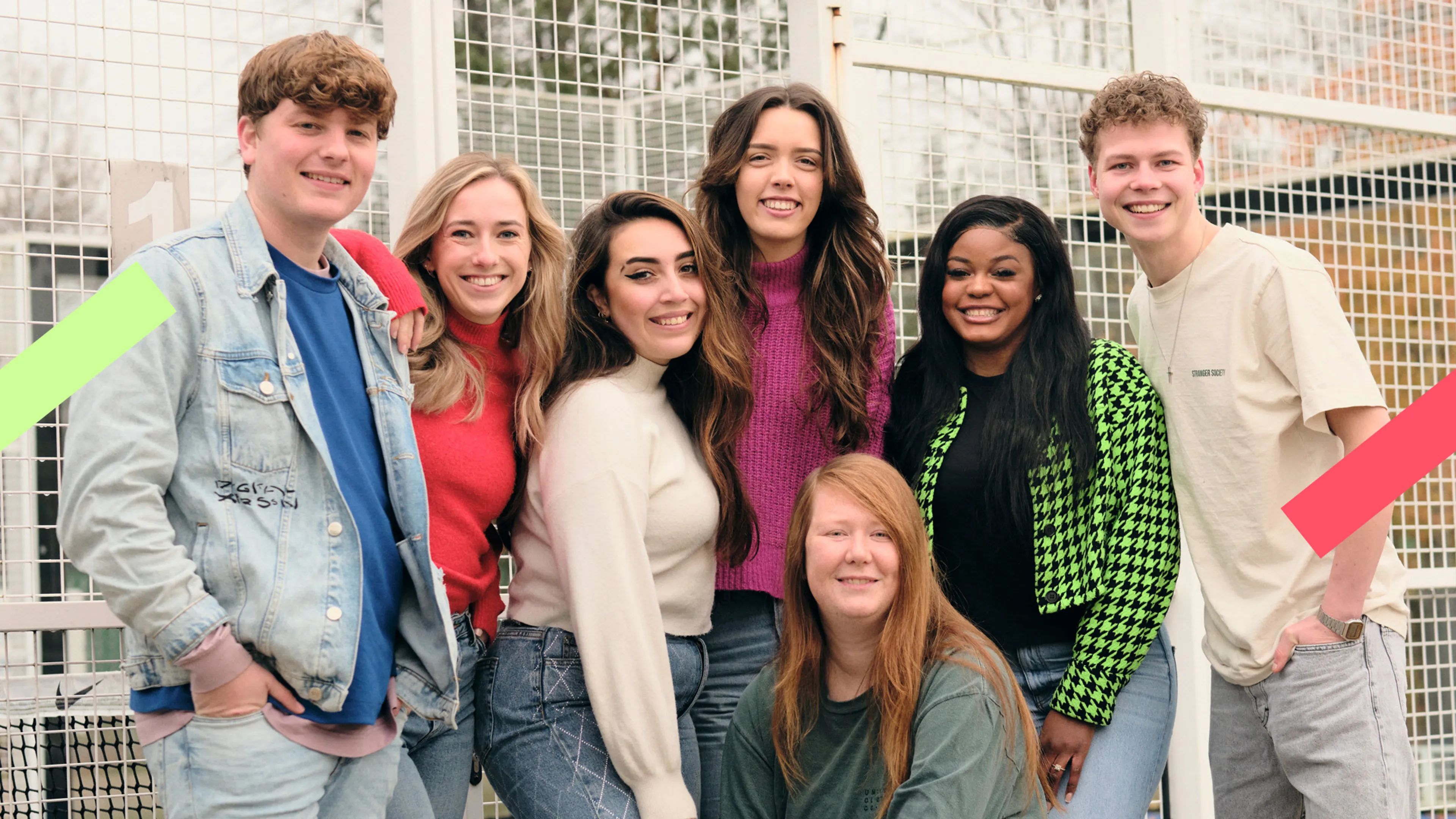 De BEAM redactie staat lachend op de foto.