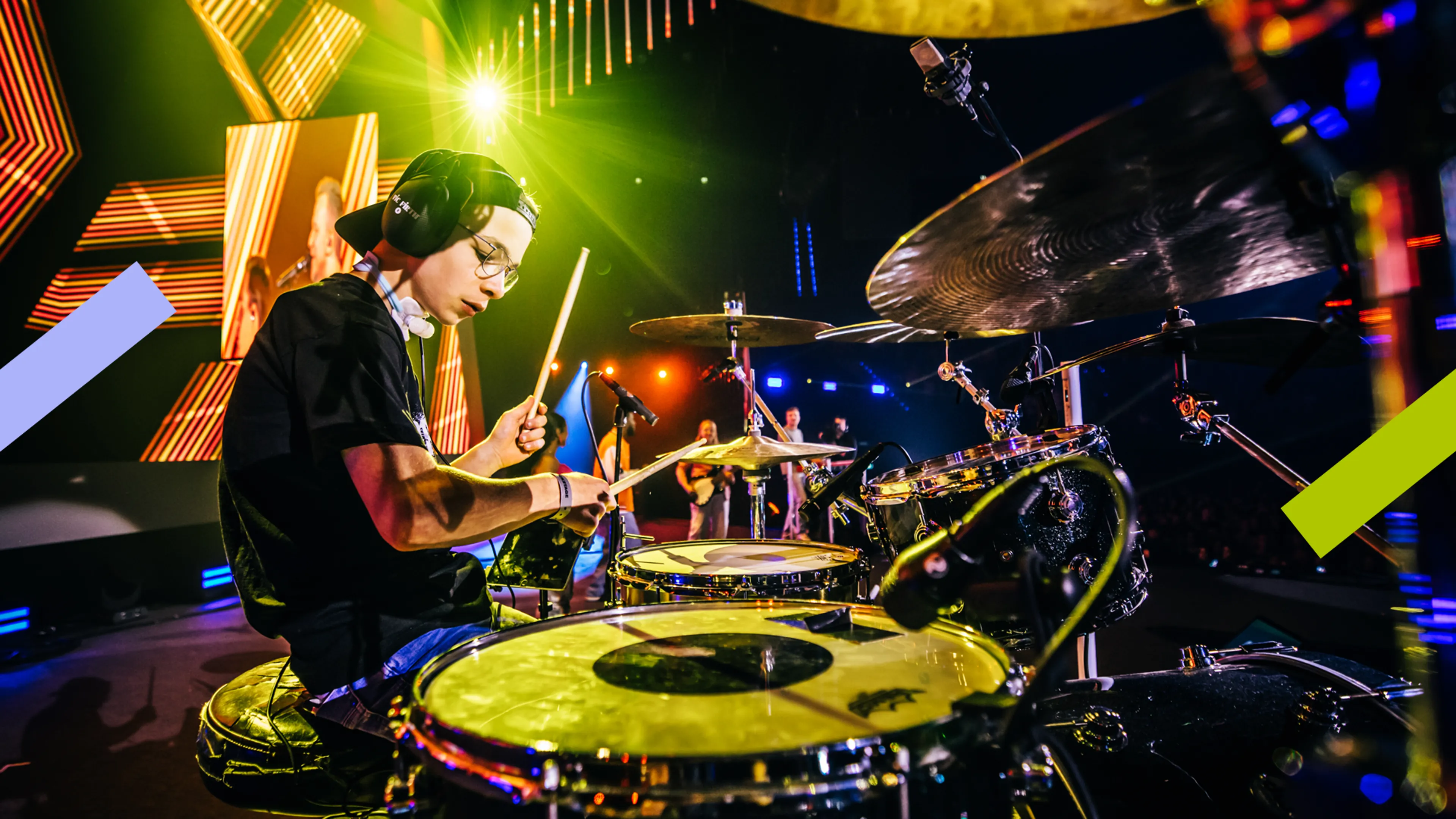 Levi (13) drumt de sterren van de hemel op de EO-Jongerendag 🤩