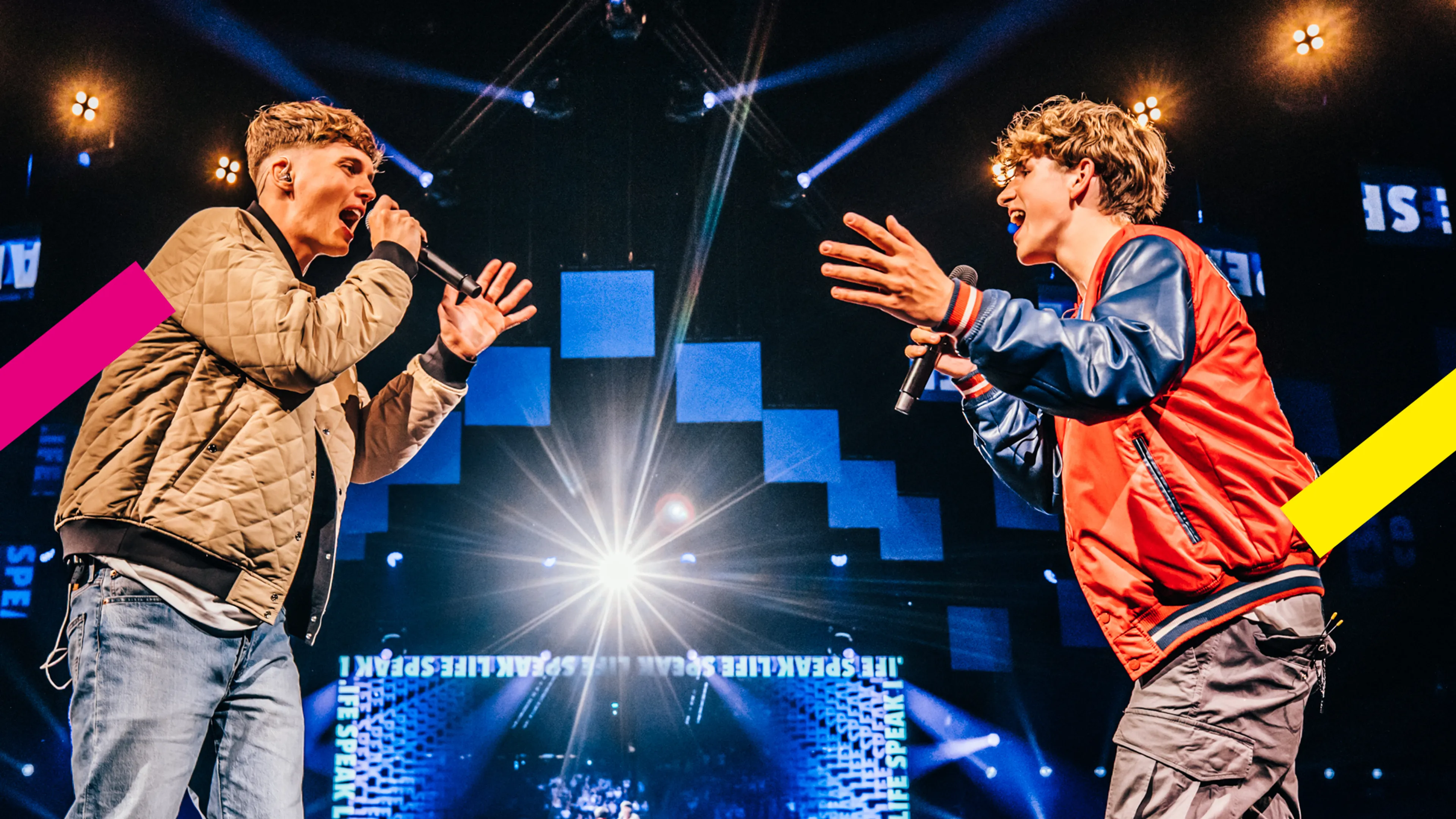 ZIEN! Marc Floor en Pjotr zingen 'ik geloof in jou' op de EO-Jongerendag