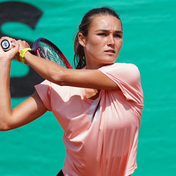 Jasmijn (20) speelt tennis op hoog niveau: 'Ik ben door het sporten vaker in het buitenland dan thuis'