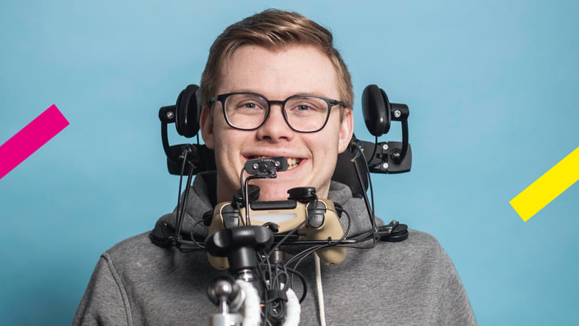 Roan (19) verloor zijn vriendin in een auto-ongeluk: "Als God bestaat, waarom overkomt mij dit dan?"