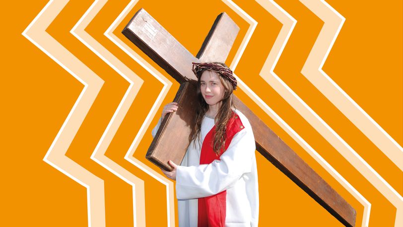 Emma speelt vrouwelijke Jezus op Goede Vrijdag