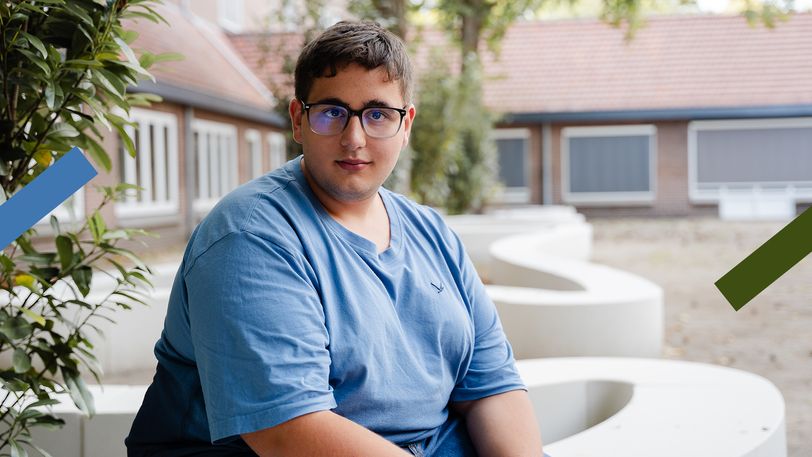 Jafeth (20) werd uit huis geplaatst: 'We werden als gezin uit elkaar getrokken'